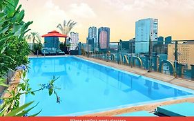 Happy Life Grand Hotel & Rooftop Skybar